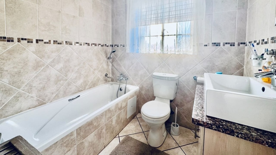 3 Bedroom Property for Sale in Waterkloof East North West
